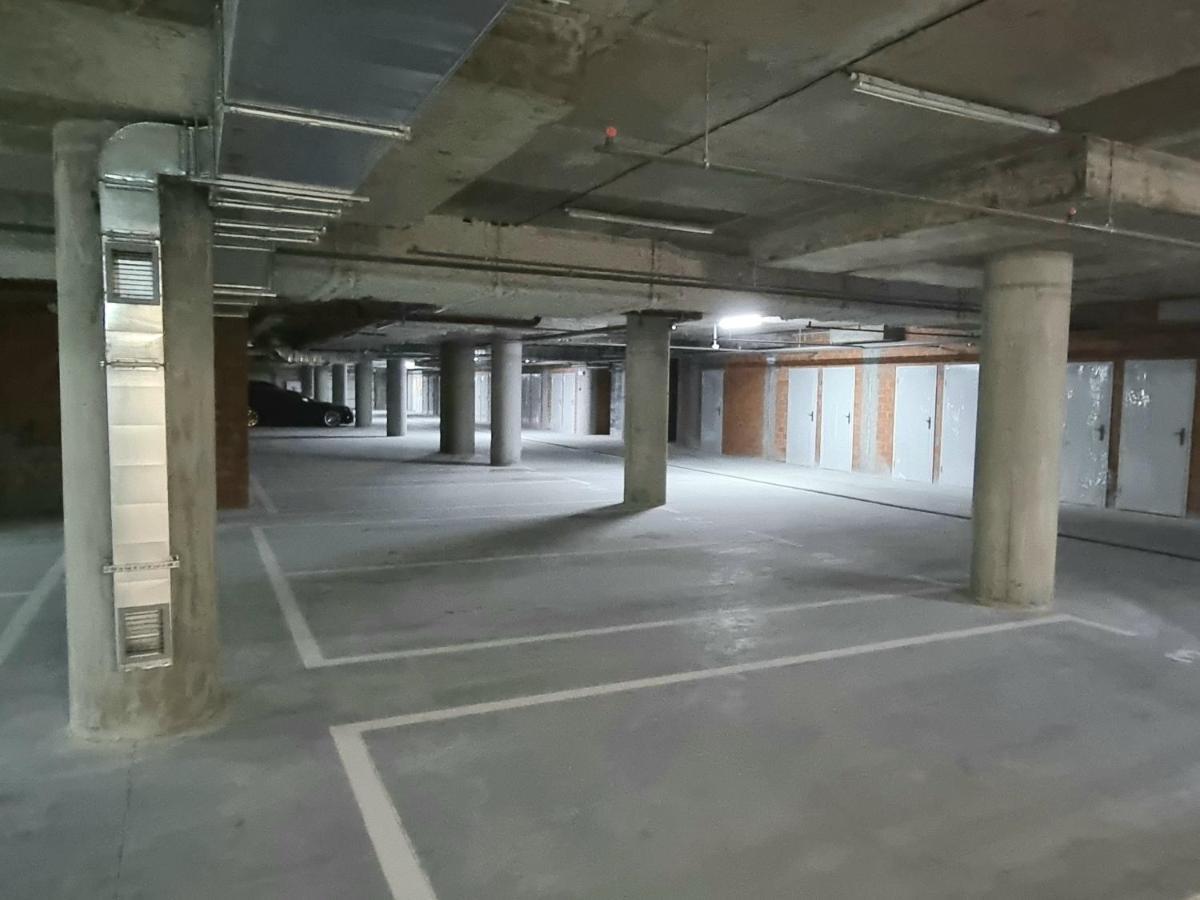 квартира метро харківська, позняки жк лебединий Apartment