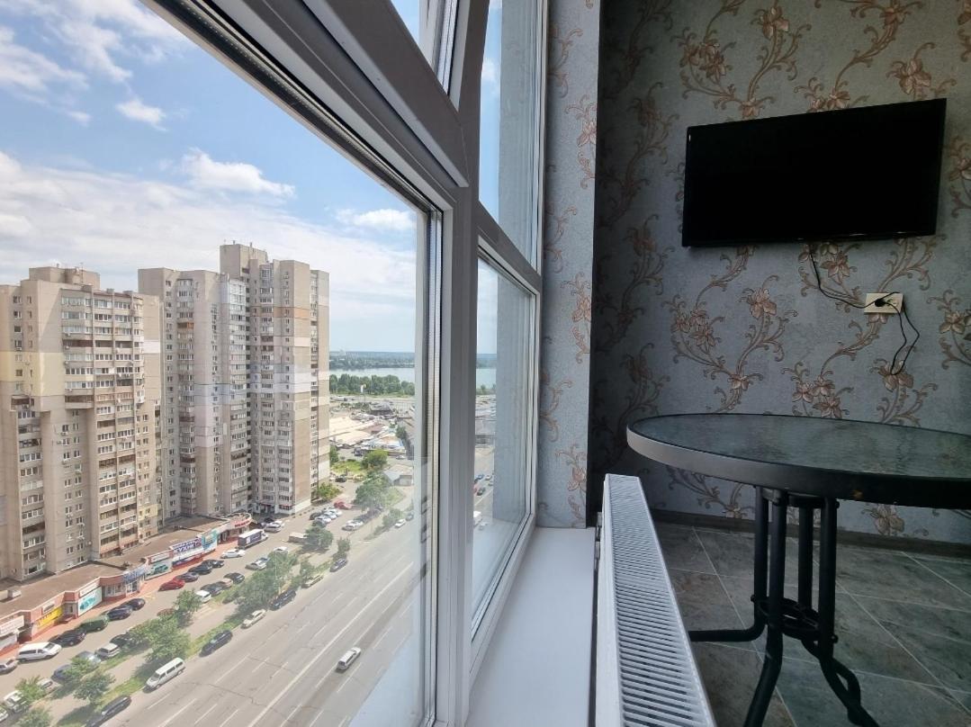 Apartment квартира метро харківська, позняки жк лебединий Kyiv
